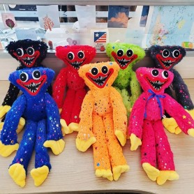 ΛΟΥΤΡΙΝΑ HUGGY WUGGY 40CM ΜΕ ΣΤΡΑΣΑΚΙΑ ΚΑΙ ΑΣΤΕΡΑΚΙΑ